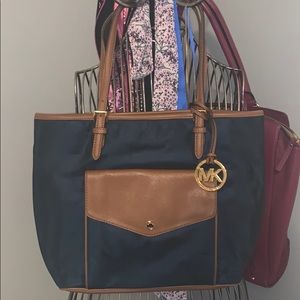 Michael Kors Purse! Great condition!!